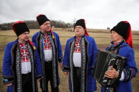 Men in Ukrainian national clothes sing buoyants