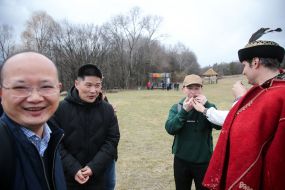 Guests at the Oily Festival learn to play drmby