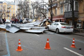Последствия сильных порывов ветра в Киеве