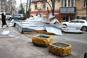 Последствия сильных порывов ветра в Киеве