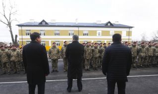 Petro Poroshenko and the servicemen