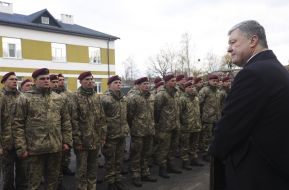 Petro Poroshenko and the servicemen