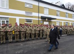 Petro Poroshenko and the servicemen