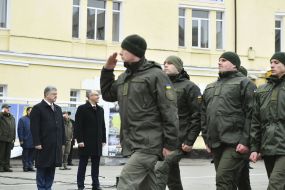 Petro Poroshenko, Andriy Parubiy and servicemen