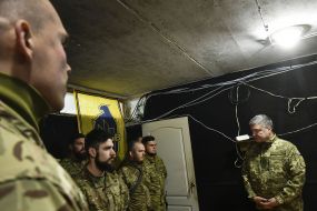Petro Poroshenko and the servicemen