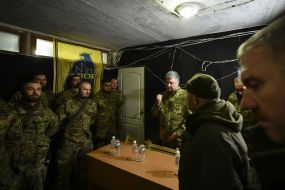 Petro Poroshenko and the servicemen