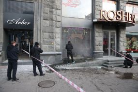 Law enforcers near Roshen shop