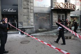 Law enforcers near Roshen shop