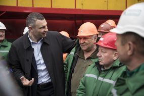 Vitali Klitschko communicates with Kyivmetrostroi employees