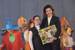 Marina Poroshenko with a girl