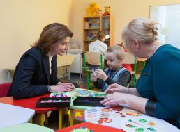 Marina Poroshenko communicates with the boy