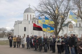 Laying flowers to the monument to Ivan Mazepa