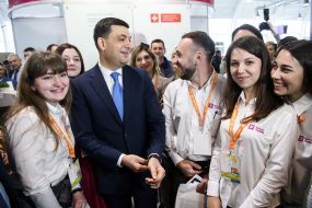 Vladimir Groysman with exhibitors