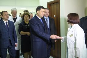 Volodymyr Groisman at the Lviv regional perinatal center
