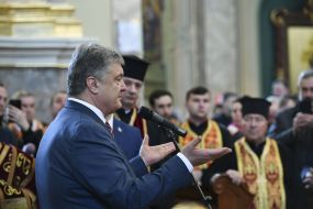 Petro Poroshenko during a prayer for peace