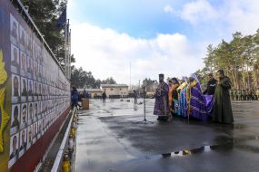 Memorial service for fallen servicemen