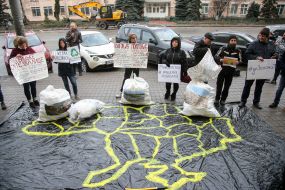 Action "Ukraine - not a garbage can!"