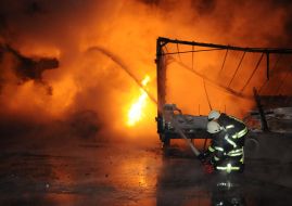 Пожар на автомобильной стоянке в Кропивницком