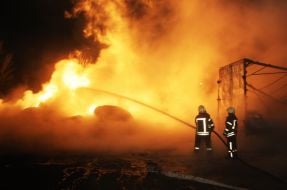 Пожар на автомобильной стоянке в Кропивницком