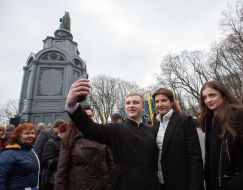 Marina Poroshenko, with her daughters Eugenia and Alexandra