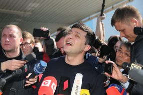 Volodymyr Zelensky speaks with journalists