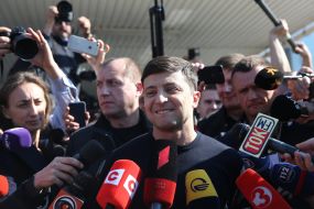 Volodymyr Zelensky speaks with journalists