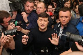 Volodymyr Zelensky speaks with journalists