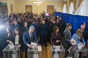 Petro Poroshenko voted in the presidential elections in Ukraine