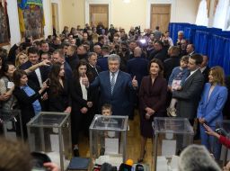 Petro Poroshenko voted in the presidential elections in Ukraine
