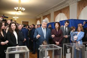 Petro Poroshenko voted in the presidential elections in Ukraine