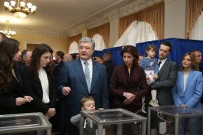 Petro Poroshenko voted in the presidential elections in Ukraine