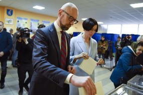 Arseniy Yatsenyuk with his wife Theresa