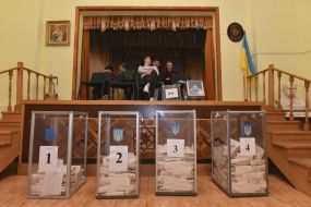 Bulletins in ballot boxes