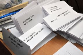 Placards with the names of presidential candidates
