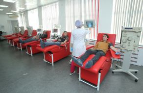 Donors donate blood