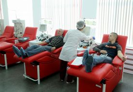 Donors donate blood