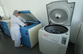 Room for blood centrifugation