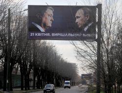 Billboard with the image of Petro Poroshenko and Vladimir Putin