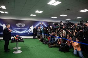 Петр Порошенко общается с журналистами