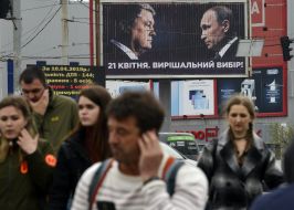 Billboard with the image of Petro Poroshenko and Vladimir Putin