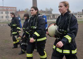 Девушки-курсантки