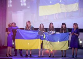 Лилия Гриневич поздравляет украинскую команду