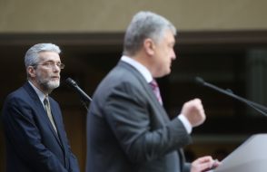 Andrey Kulikov and Petr Poroshenko