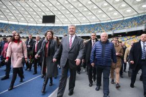 Петро Порошенко з дружиною Мариною на НСК "Олімпійський"