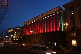 Подсвеченное здание КГГА