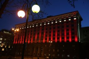 Подсвеченное здание КГГА