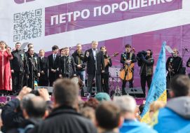 Петр Порошенко и участники акции "Защити Украину"