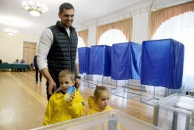 Konstantin Yevtushenko with his children