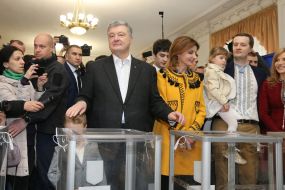 Petro Poroshenko with his family