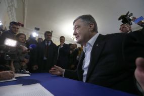 Petro Poroshenko at the polling station